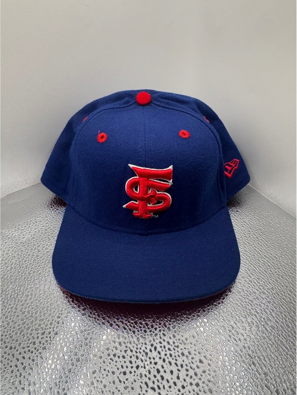 Y2K vintage Fresno State Bulldogs fitted 7 3/8, New Era Pro